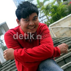 Menang Lomba, Indra Bekti Dapat Mobil Ford Focus