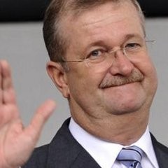 Mantan CEO Porsche Banting Setir Jadi Pedagang Pizza