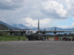 Terbang ala Tentara di Atas Tanah Papua