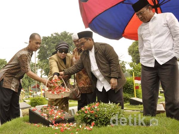 Penerus Alwashliyah Ziarah ke TPU Tanah Kusir