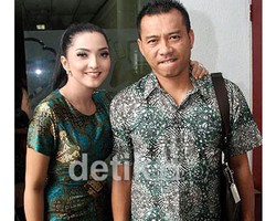 Cantiknya Selebriti Indonesia Dalam Balutan Batik