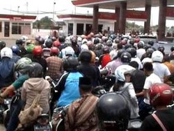 Pertamina Kerahkan 257 Truk Tanki untuk Normalisasi Kelangkaan BBM