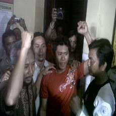 Ngeluruk Polrestabes, Buruh Diizinkan Membesuk 2 Rekannya yang Ditahan