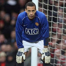 Dari Tengah Lapangan ke Gawang, Saat Outfield Player Jadi Kiper