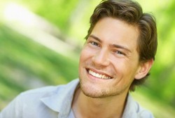 Wow, Wanita Bisa Langsung Tunduk Hanya dengan Senyuman Pria