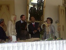 Kunjungi Keraton Yogya, Pangeran Norwegia Dipameri Wayang dan Keris