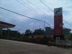 Puluhan Sopir Truk di Samarinda Menginap di Sekitar SPBU Demi Dapat Solar 