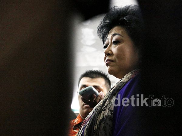 Hadapi Sidang Perdana, Hartati Terlihat Segar