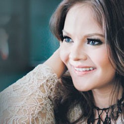 Takut Sama-sama Sibuk, Terry Tak Mau Pacari Artis