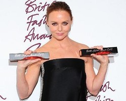 Stella McCartney Menangkan Gelar Desainer Terbaik di Inggris