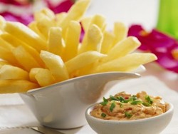 Makan French Fries dengan Saus Juga Ada Etikanya