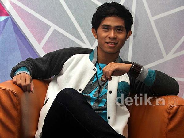 Berkat Lagu Galau, Cakra Khan Makin Bersinar