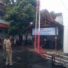 Hujan Angin Robohkan Tower Pemkot Setinggi 35 meter