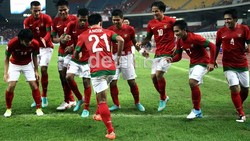 Selebrasi Andi usai mencetak gol.
