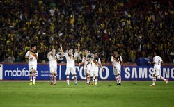 Mereka sukses unggul dulu lewat kaki Mohd Safiq Rahim. Tapi, Laos yang banyak bertahan bisa menyamakan skor. Gol diciptakan oleh Khonesavanh Sihavong.