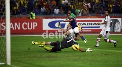 Di babak kedua, Malaysia terus menggempur, sementara Laos mulai kedodoran. Tim asuhan Datuk K.Rajagobal ini akhirnya berhasil menambah tiga gol lewat Safee Sali, Wan Zack Haikal, dan Mohd Khyril Muhymeen.