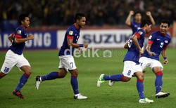 Para pemain Malaysia merayakan kemenangan mereka.