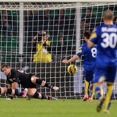 Palermo Disingkirkan 10 Pemain Verona