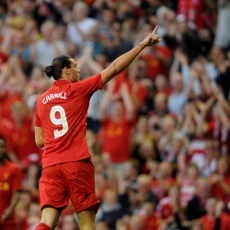 Fergie Tak Heran Carroll Gagal di Liverpool