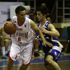 Pelita Jaya Terus Menang, SM Terpeleset Lagi