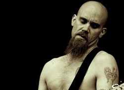 Nick Oliveri Bergabung Kembali dengan Queens Of The Stone Age