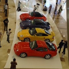 Mobil Sport Porsche Makin Banyak Berkeliaran di Jalanan 