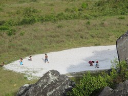 Ajaib! Papua Punya Pantai di Atas Bukit