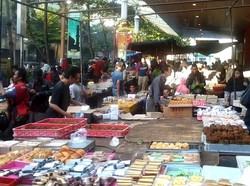 Yuk, Belanja Aneka Kue di Pasar Subuh Blok M!