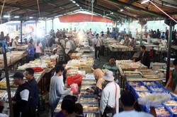 Berburu Kue di Pasar Kue Subuh Senen, Dijamin Maknyus!