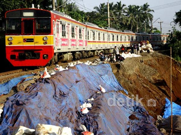 KRL Jakarta-Bogor Kembali Beroperasi