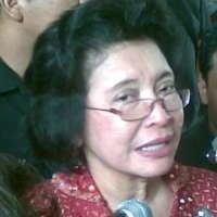 Dapat Cincin Dari Jero Wacik, Evita Legowo Pensiun Jadi Dirjen Migas