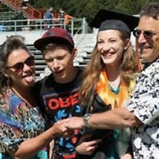 Selamatkan Anjing Kesayangan, Satu Keluarga Tewas Terseret Ombak