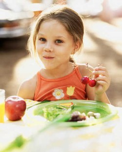 Siasat Jitu Mengatur Pola Makan Anak