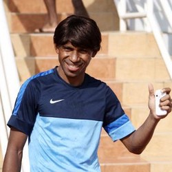 Elie Aiboy, Rambut Palsu, dan Topeng Ultraman