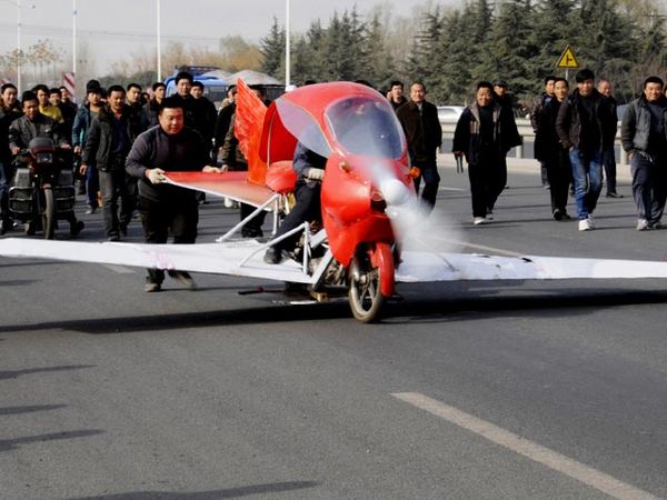 Petani Ini Sulap Sepeda Motor Jadi Pesawat Terbang