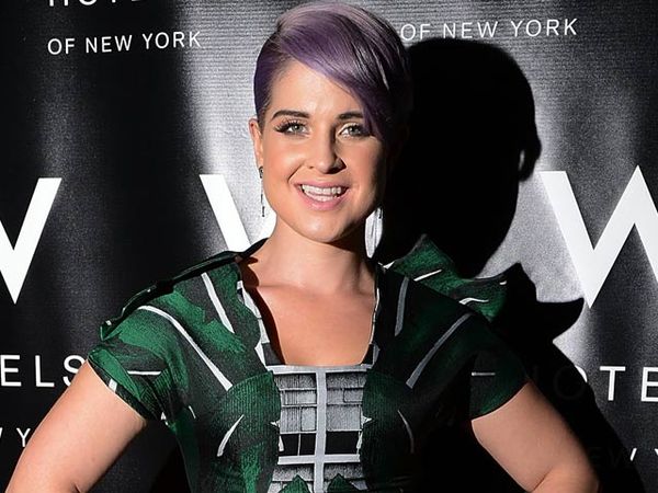 Gaya Futuristik Kelly Osbourne