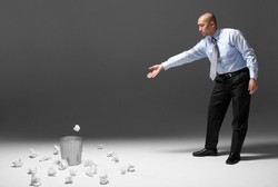 Sedang Uring-uringan? Buang Saja Bad Mood Anda ke Tempat Sampah