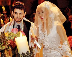 9 Gaun Pernikahan Seleb yang Tidak Nyaman Saat Dipakai