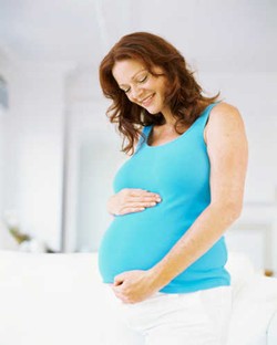 Mual Saat Hamil? Makanlah Dalam Porsi Kecil dan Lebih Sering