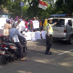 Blokir Jl Raya Jakarta-Bogor, Warga Dwikora: Kami Tuntut Keadilan