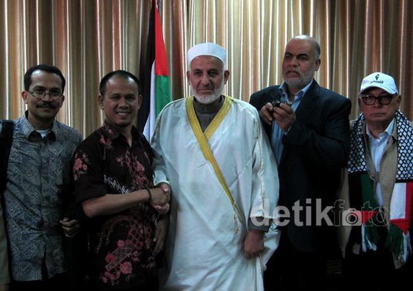 Komisi I DPR Disambut di Imigrasi Palestina