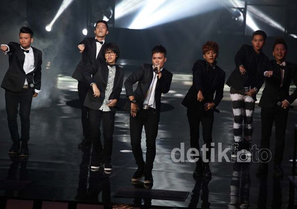 Aksi SM*SH di SCTV Awards 2012 Aksi SM*SH di SCTV Awards 2012