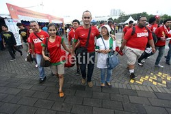 Tak hanya para pekerja Indonesia yang berada di Malaysia, beberapa dari suporter timnas ini juga ada yang langsung dari Indonesia dan sengaja untuk mendukung tim kesayangan mereka.