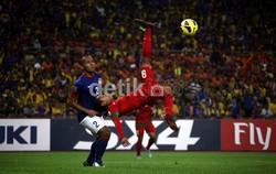 Fachruddin melakukan tembakan salto ke gawang Malaysia. Namun usaha untuk membobol jala lawan tidak membuahkan hasil.