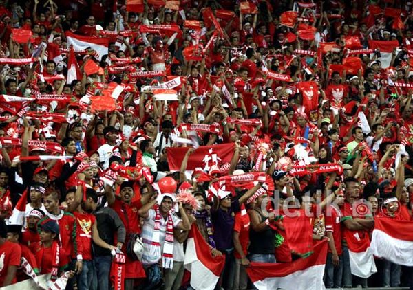 Suporter Timnas Merahkan Bukit Jalil
