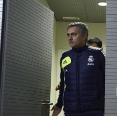 Akan Masuk Lapangan Lebih Dini, Mourinho: Silakan Siuli Aku
