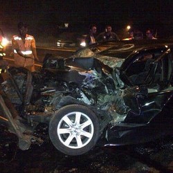 Vios Vs Truk di Tol Fatmawati, Sopir Vios Terjepit