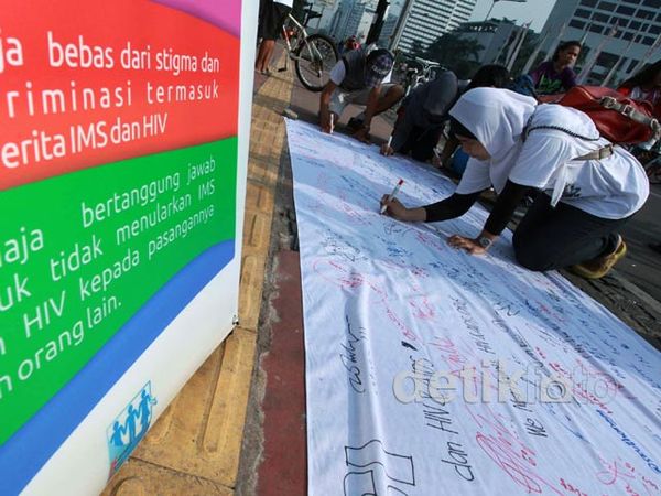 Warga Jakarta Peringati Hari HIV AIDS Sedunia