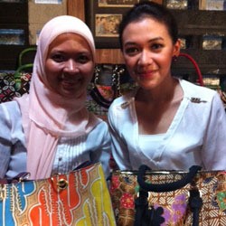 Putri Pariwisata Apresiasikan Budaya Indonesia Lewat Fashion