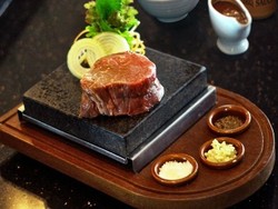 Tavern Sajikan Aneka Steak Sehat dengan Hot Stone